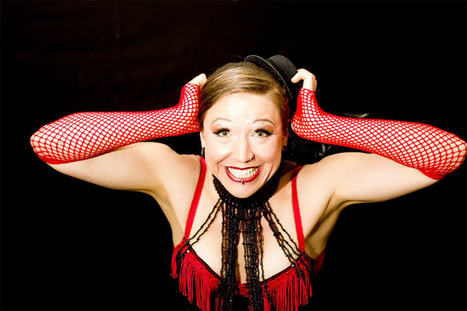 Lunart-x en costume burlesque