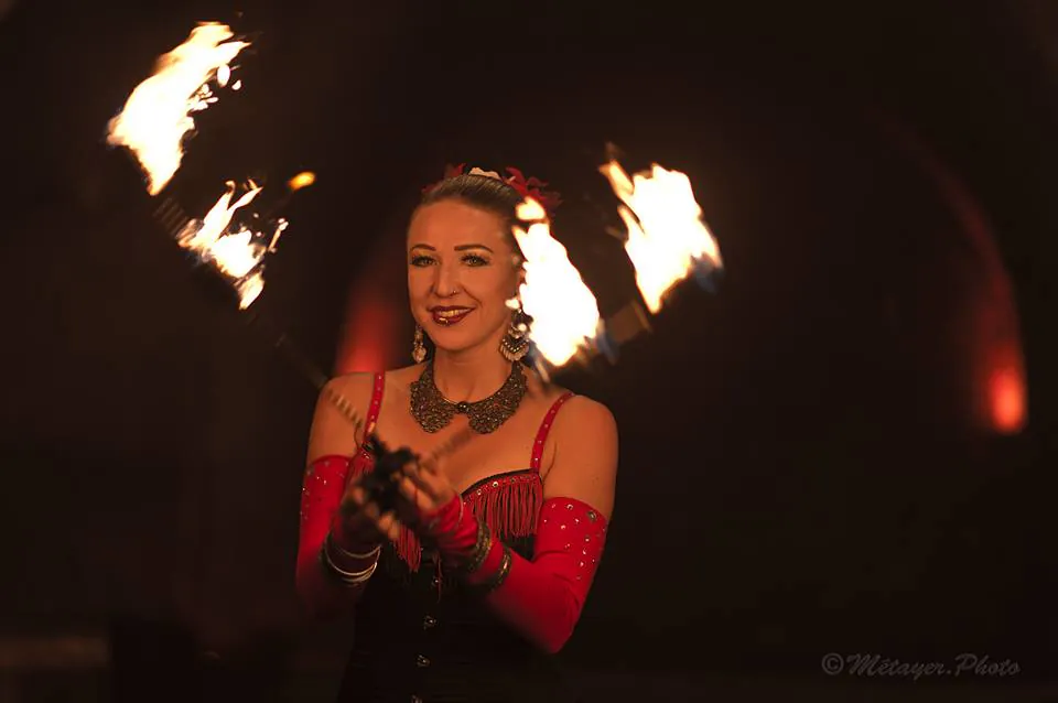 Spectacle Nomade : danse du monde avec éventails de feu
