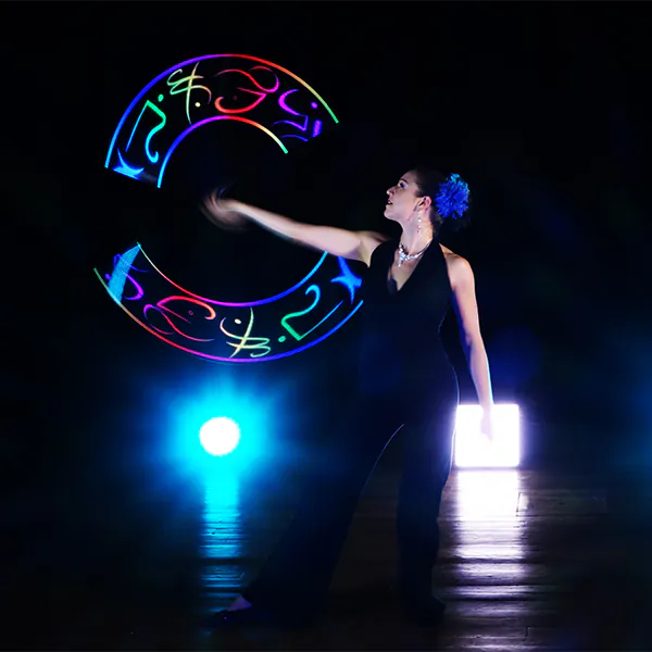 Staff à LED programmable dessinant des motifs